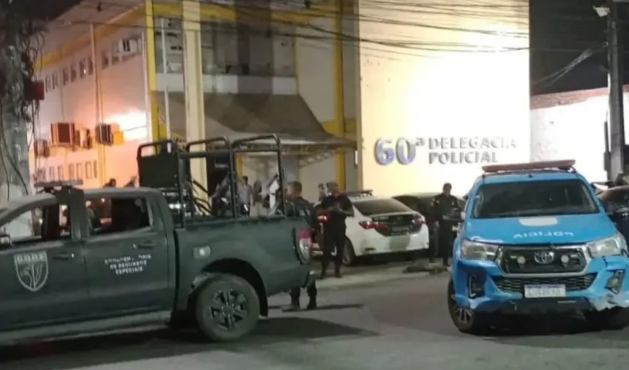 Comando Vermelho: operação contra ataque à delegacia tem 7 mortos no RJ Comando Vermelho: operação contra ataque à delegacia tem 7 mortos no RJ