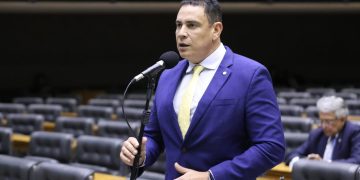 Câmara vota urgência para proibir cobrança por mala de mão em voo