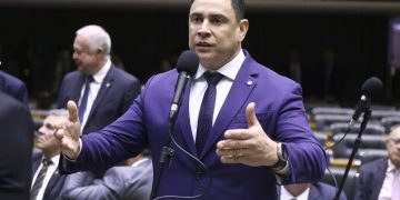 Câmara aprova projeto que garante transporte gratuito de bagagem de mão em voos